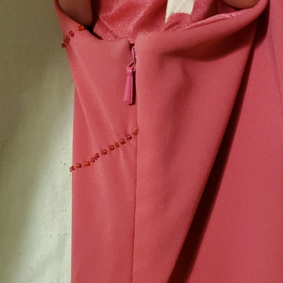 Gown - Picture 7 of 8